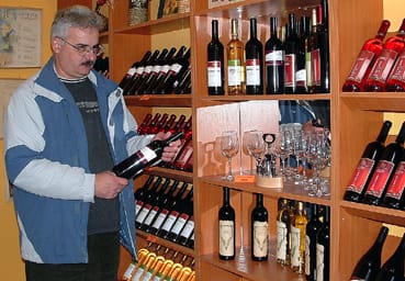 Bodor_Istv&aacute;n_az_&uuml;zletben.jpg