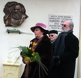 Gábor_özvegye__dr_Vörös_Gabriella__mögötte_Ráday_Mihály.jpg Gábor_özvegye__dr_Vörös_Gabriella__mögötte_Ráday_Mihály.jpg