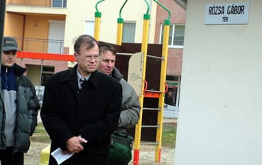 Elől Tímár_Ferenc_a_TEAM_Számítástechnika_vezetője_a_lokálpatrióta_akció_szervezője.jpg Elől Tímár_Ferenc_a_TEAM_Számítástechnika_vezetője_a_lokálpatrióta_akció_szervezője.jpg