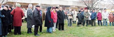 Tisztelők_a_t&eacute;ren.jpg