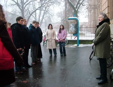Gilicze_Andrásné_a_helyi_civil_tanács_elnöke_szól_a_fiatalokhoz.jpg Gilicze_Andrásné_a_helyi_civil_tanács_elnöke_szól_a_fiatalokhoz.jpg