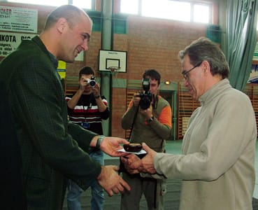 Cseuz_L&aacute;szl&oacute;_olimpiai_&uacute;tj&aacute;hoz_500_ezer_forint_t&aacute;mogat&aacute;st_kap_az_&ouml;nkorm&aacute;nyzatt&oacute;l.jpg
