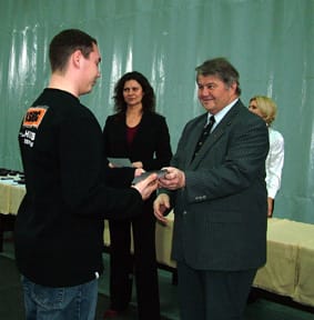 Szirbik_Imre_a_d&iacute;j&aacute;tad&oacute;.jpg