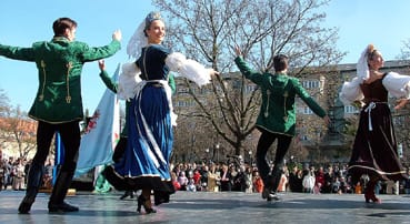 A_Pesti_Magyar_Operettszínpad_Tánckara_Palotást_mutatott_be.jpg A_Pesti_Magyar_Operettszínpad_Tánckara_Palotást_mutatott_be.jpg