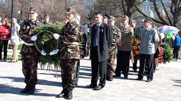 Koszorúzás_Horváth_Mihály_és_Kossuth_Lajos_szobránál.jpg Koszorúzás_Horváth_Mihály_és_Kossuth_Lajos_szobránál.jpg