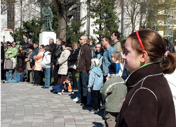 Ünneplők_másik_csoportja.jpg Ünneplők_másik_csoportja.jpg