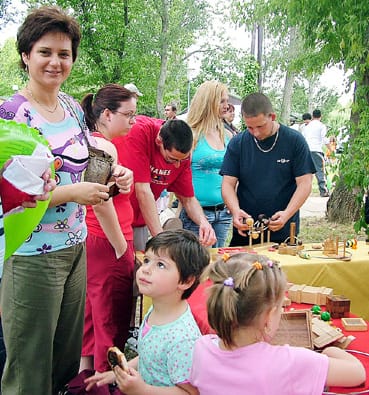 A_kézműveskedés_is_népszerű volt.jpg A_kézműveskedés_is_népszerű volt.jpg