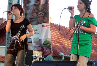 Kiss_Linda_és_Boros_Réka_énekel.jpg Kiss_Linda_és_Boros_Réka_énekel.jpg