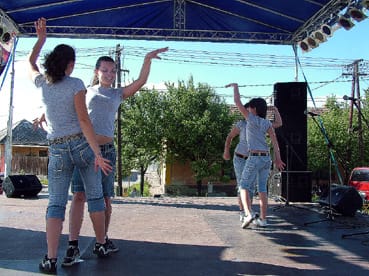 Siteri_táncosok1.jpg Siteri_táncosok1.jpg
