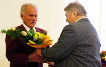 Horv&aacute;th_L&aacute;szl&oacute;_arany_oklevelet_kap.jpg