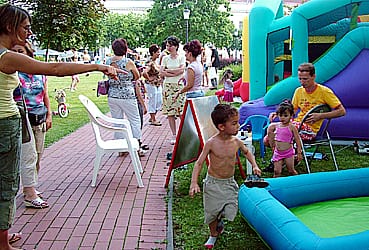 Gyermeknapi_program_a_főt&eacute;ren.jpg