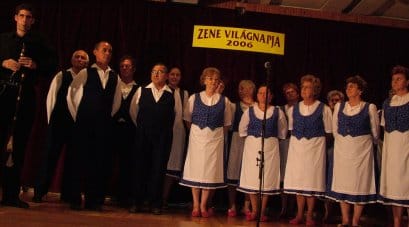 Szűcs Szilard duda & a Deszki Népdalkör.jpg Szűcs Szilard duda & a Deszki Népdalkör.jpg
