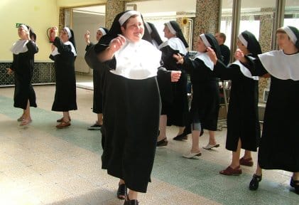 A gondozónők apáca showja.jpg
