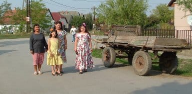 Szereplők érkeznek.jpg Szereplők érkeznek.jpg
