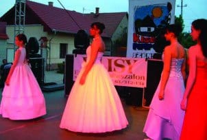 2005_menyasszonyi_ruha_bemutató.jpg 2005_menyasszonyi_ruha_bemutató.jpg