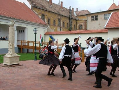 Újszentesi táncosok2.jpg